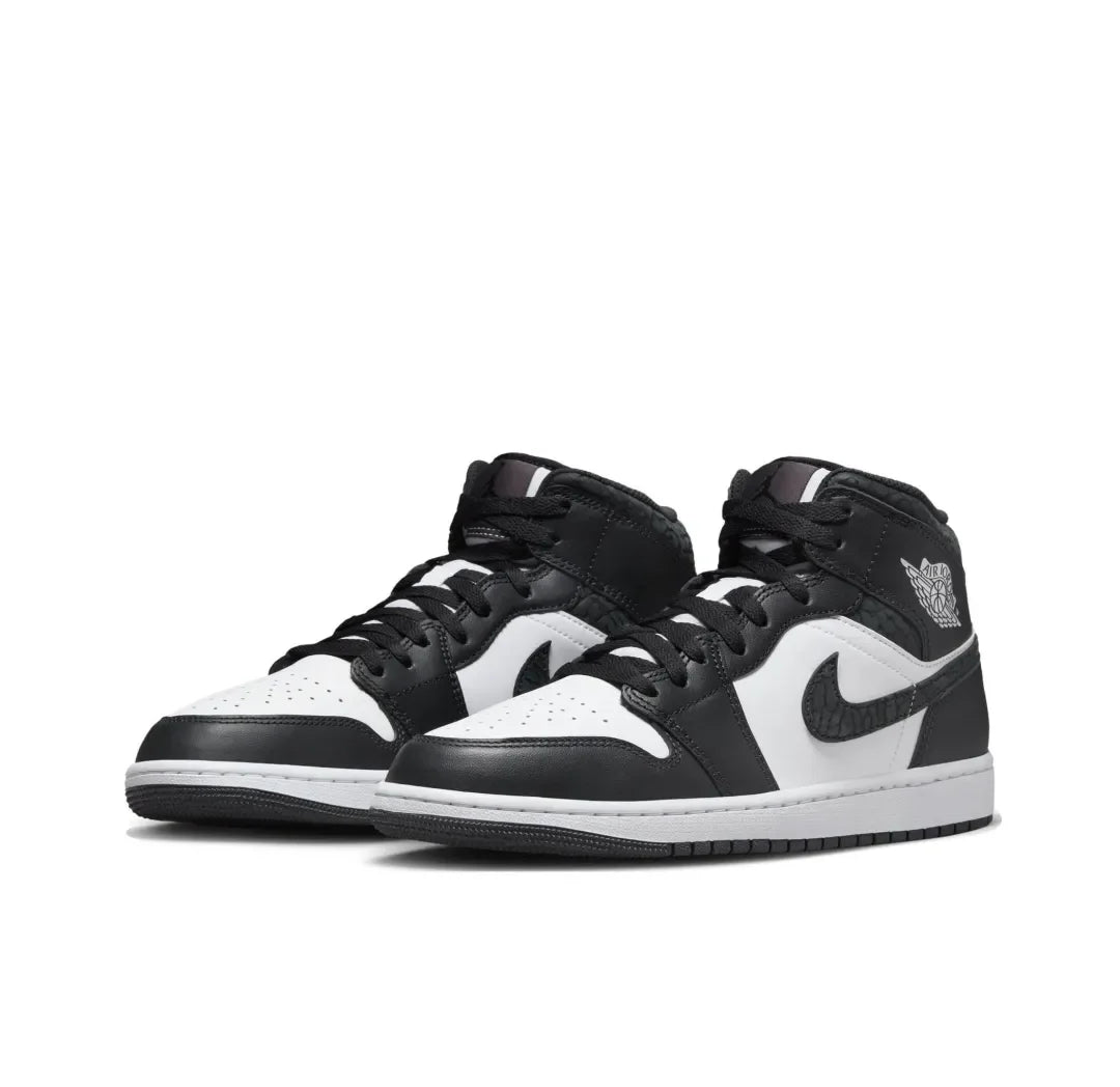 Nike Air Jordan 1 Mens trainers Medium Cut Basketball Shoes White